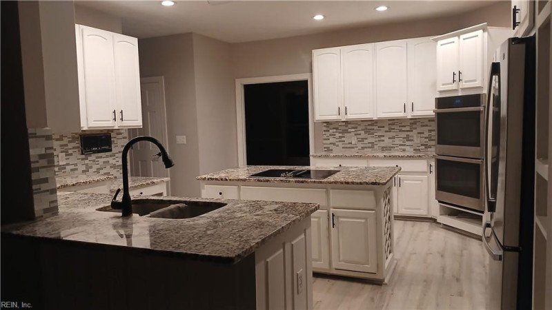 Photo 13 of 24 residential for sale in Chesapeake virginia