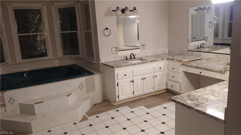 Photo 14 of 24 residential for sale in Chesapeake virginia