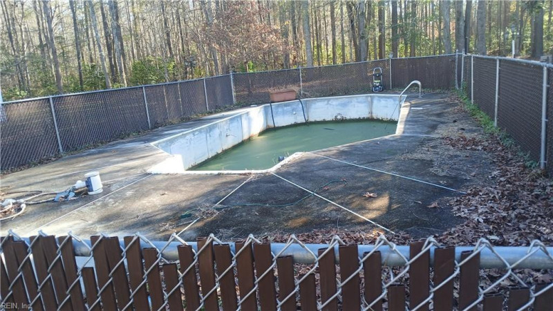 Photo 17 of 24 residential for sale in Chesapeake virginia