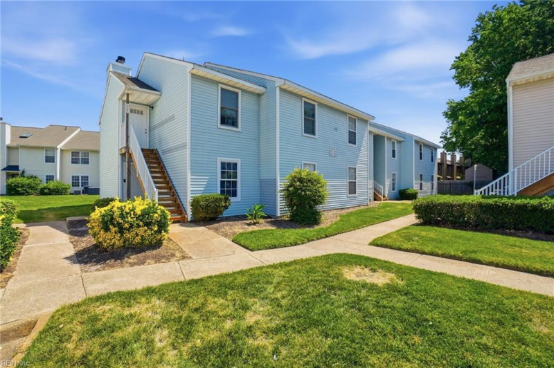 Photo 12 of 34 residential for sale in Virginia Beach virginia