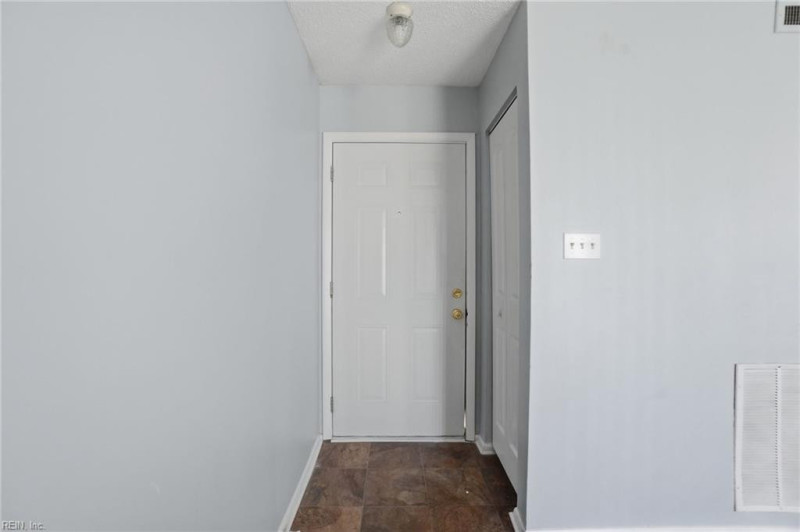 Photo 13 of 34 residential for sale in Virginia Beach virginia