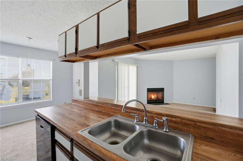 Photo 2 of 34 residential for sale in Virginia Beach virginia