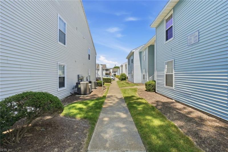 Photo 8 of 34 residential for sale in Virginia Beach virginia