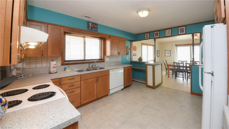 Photo 10 of 35 residential for sale in Virginia Beach virginia