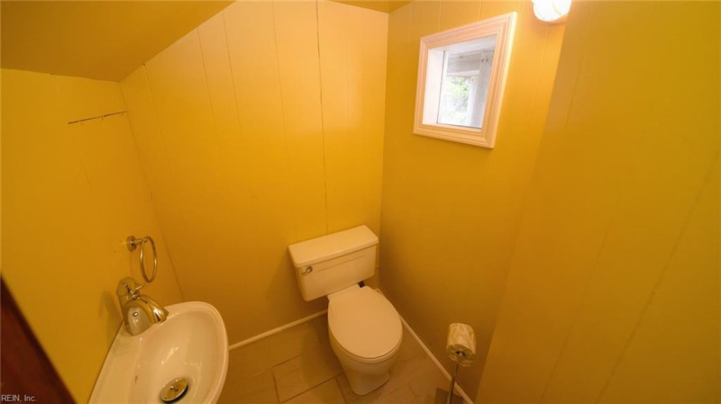Photo 13 of 35 residential for sale in Virginia Beach virginia
