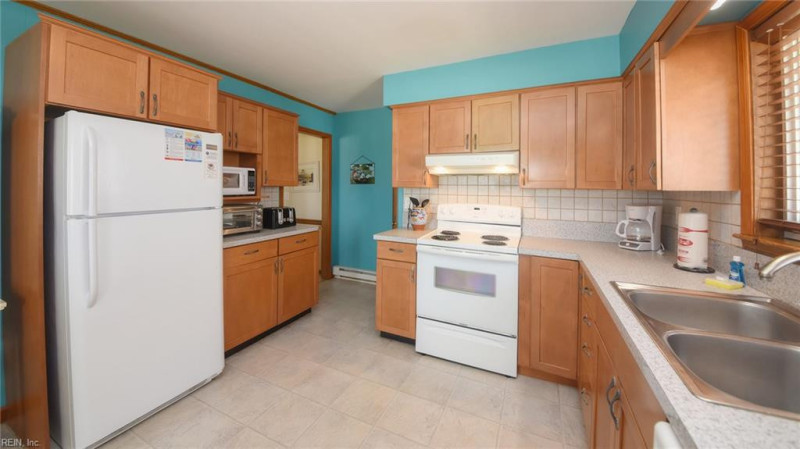 Photo 9 of 35 residential for sale in Virginia Beach virginia