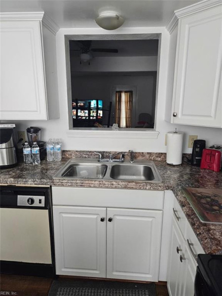 Photo 4 of 15 residential for sale in Portsmouth virginia