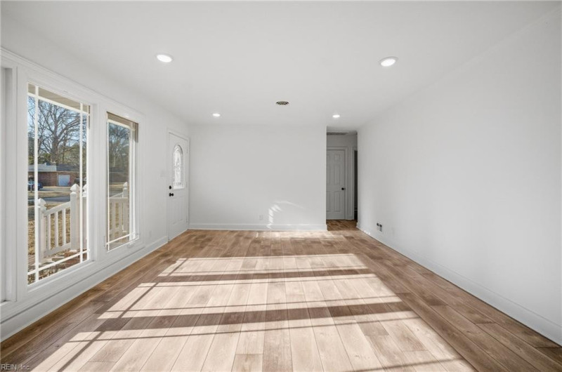 Photo 11 of 50 residential for sale in Portsmouth virginia