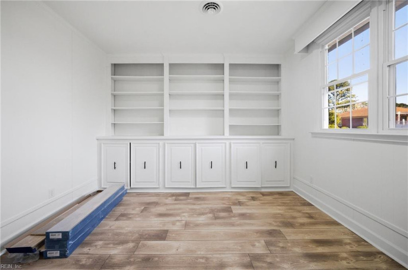 Photo 27 of 50 residential for sale in Portsmouth virginia