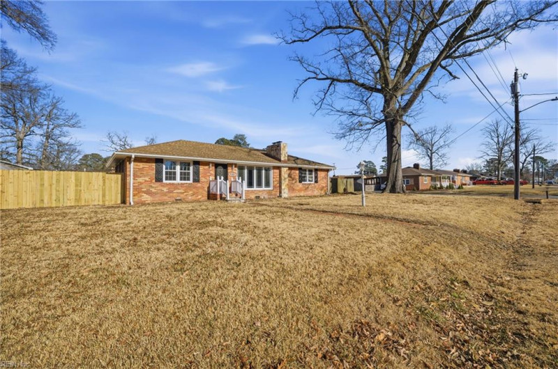 Photo 3 of 50 residential for sale in Portsmouth virginia