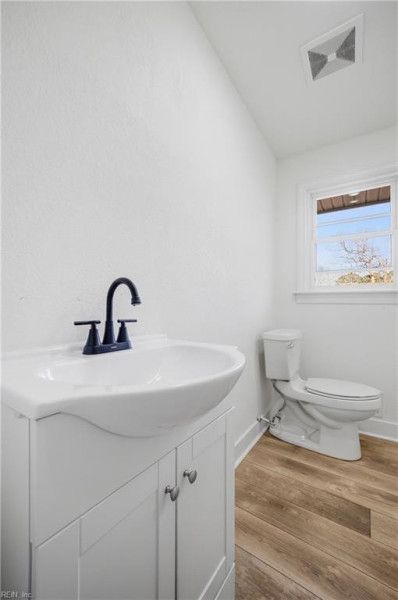 Photo 35 of 50 residential for sale in Portsmouth virginia