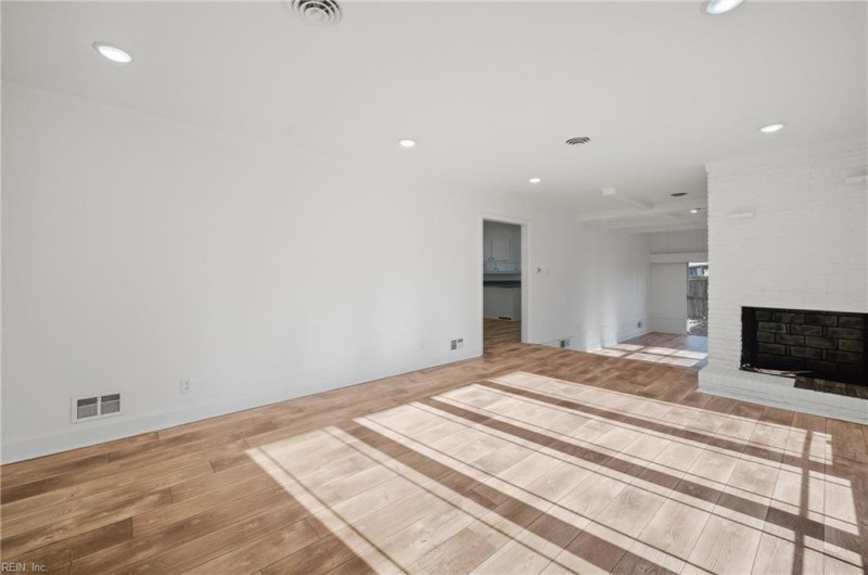 Photo 7 of 50 residential for sale in Portsmouth virginia
