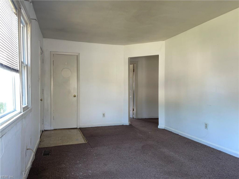 Photo 11 of 23 residential for sale in Portsmouth virginia