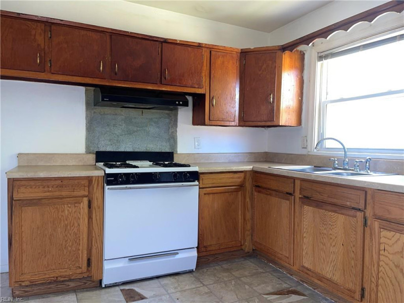 Photo 12 of 23 residential for sale in Portsmouth virginia