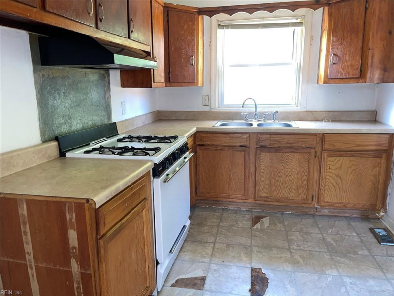 Photo 14 of 23 residential for sale in Portsmouth virginia