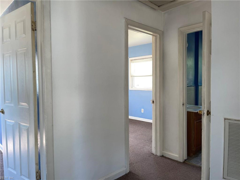 Photo 17 of 23 residential for sale in Portsmouth virginia