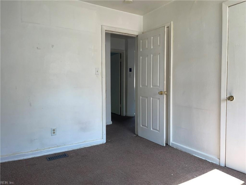 Photo 21 of 23 residential for sale in Portsmouth virginia