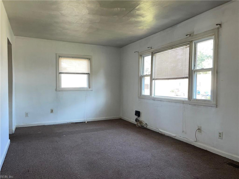 Photo 7 of 23 residential for sale in Portsmouth virginia