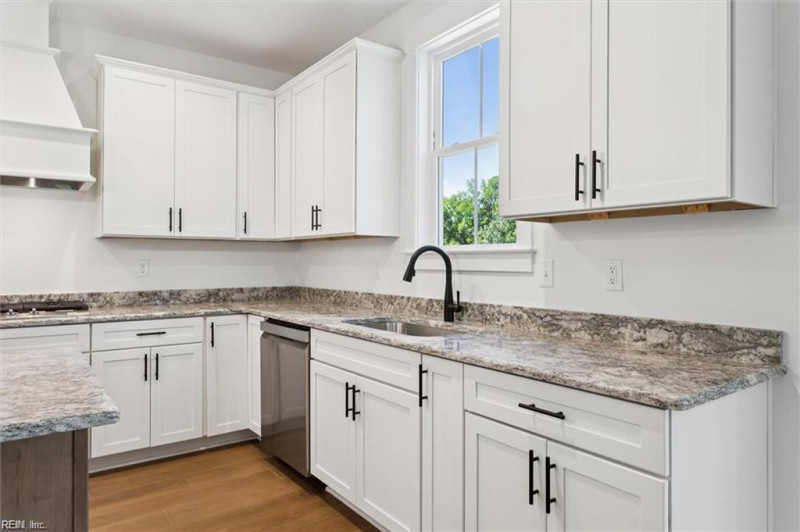 Photo 12 of 31 residential for sale in Suffolk virginia
