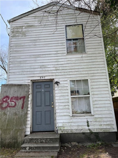 Photo 1 of 32 residential for sale in Norfolk virginia