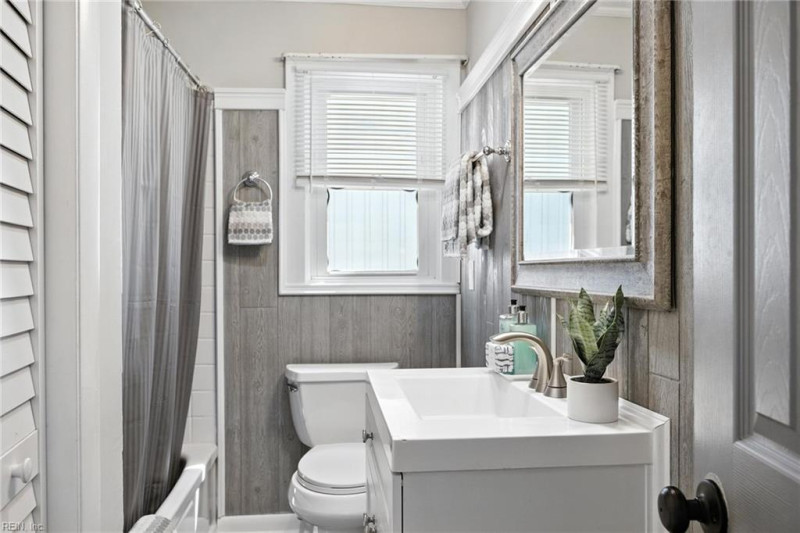 Photo 19 of 46 residential for sale in Hampton virginia