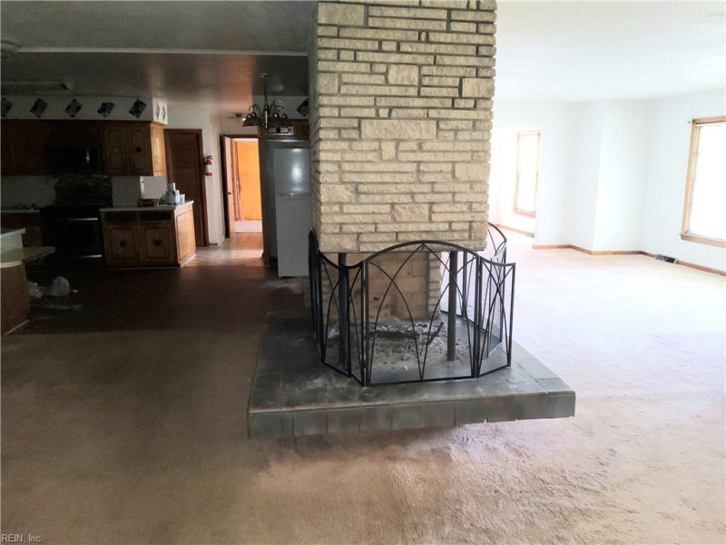 Photo 10 of 48 residential for sale in Portsmouth virginia