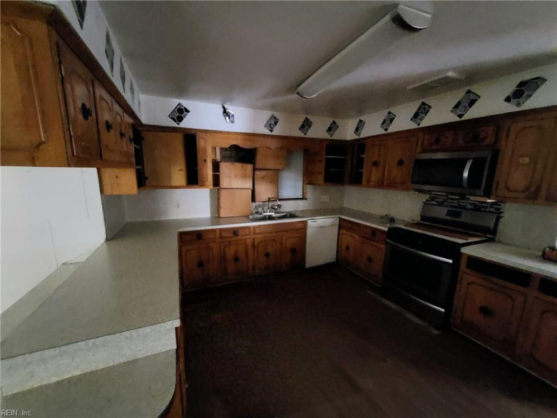 Photo 18 of 48 residential for sale in Portsmouth virginia