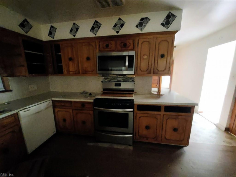 Photo 19 of 48 residential for sale in Portsmouth virginia
