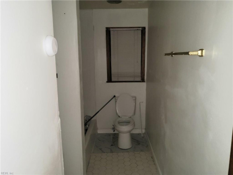 Photo 21 of 48 residential for sale in Portsmouth virginia