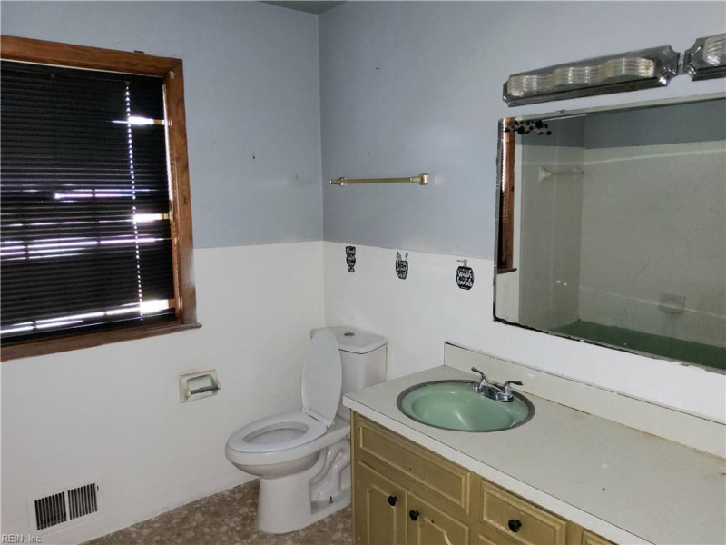 Photo 26 of 48 residential for sale in Portsmouth virginia