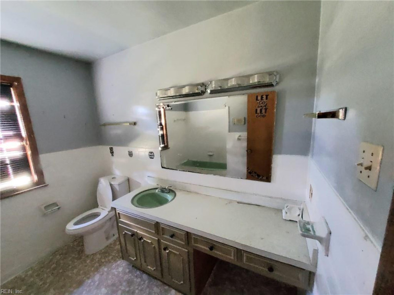 Photo 27 of 48 residential for sale in Portsmouth virginia