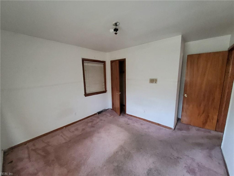 Photo 34 of 48 residential for sale in Portsmouth virginia
