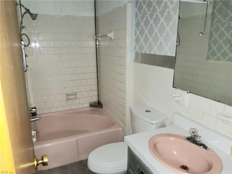 Photo 35 of 48 residential for sale in Portsmouth virginia