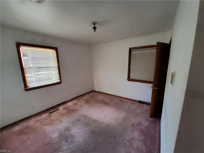 Photo 36 of 48 residential for sale in Portsmouth virginia