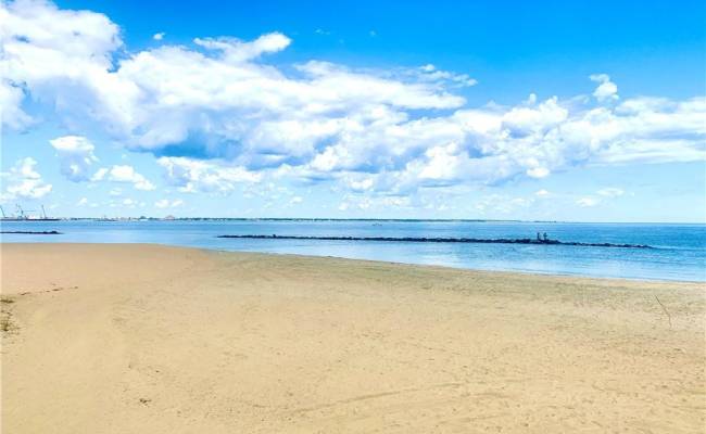 1086 Ocean View Avenue, Norfolk, VA 23503