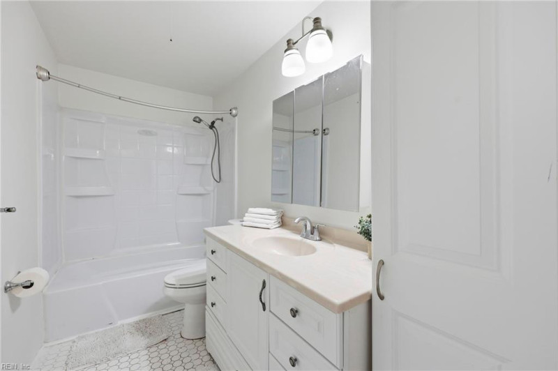 Photo 16 of 38 residential for sale in Virginia Beach virginia