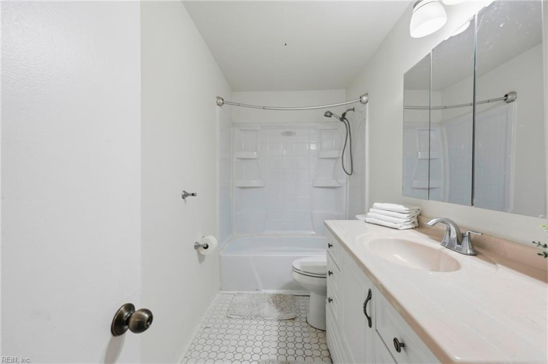 Photo 17 of 38 residential for sale in Virginia Beach virginia