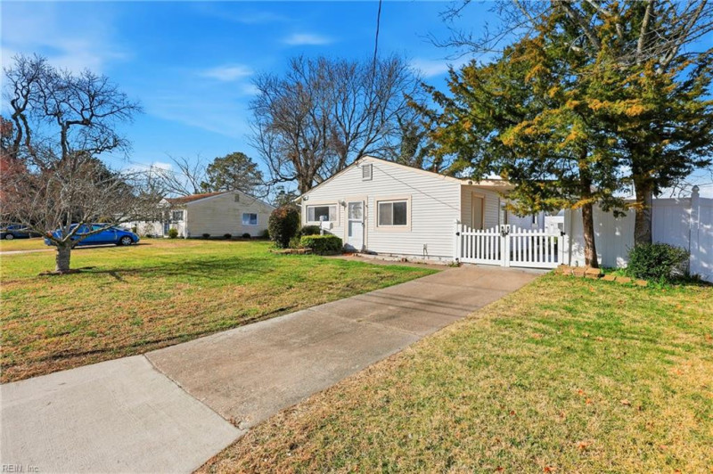 Photo 2 of 38 residential for sale in Virginia Beach virginia
