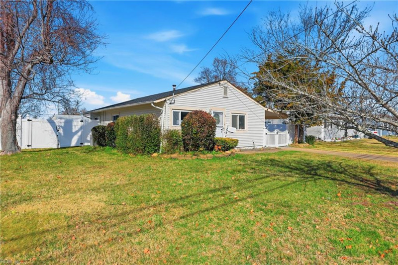 Photo 3 of 38 residential for sale in Virginia Beach virginia