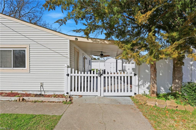 Photo 5 of 38 residential for sale in Virginia Beach virginia