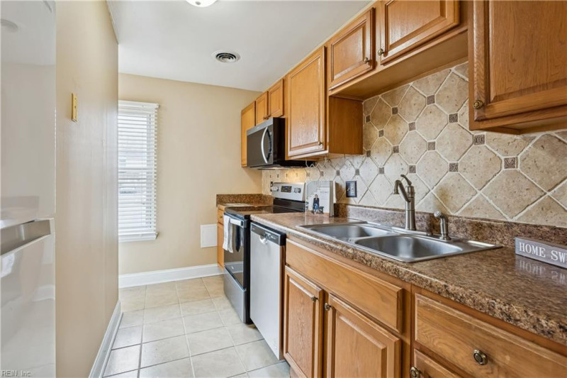 Photo 13 of 33 residential for sale in Portsmouth virginia