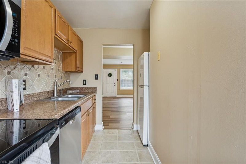 Photo 16 of 33 residential for sale in Portsmouth virginia