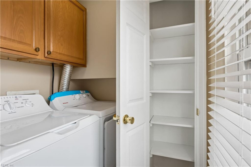 Photo 17 of 33 residential for sale in Portsmouth virginia