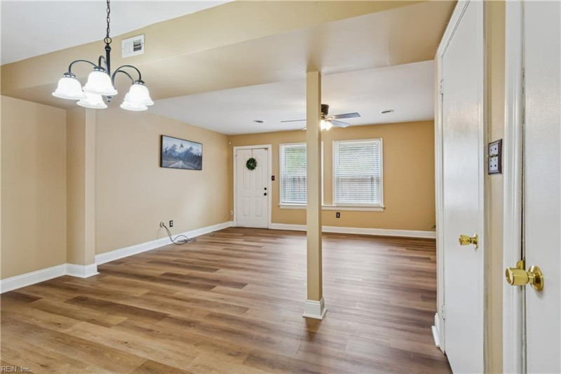 Photo 5 of 33 residential for sale in Portsmouth virginia