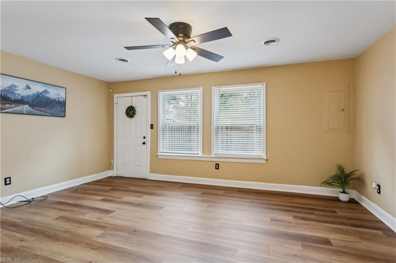 Photo 7 of 33 residential for sale in Portsmouth virginia