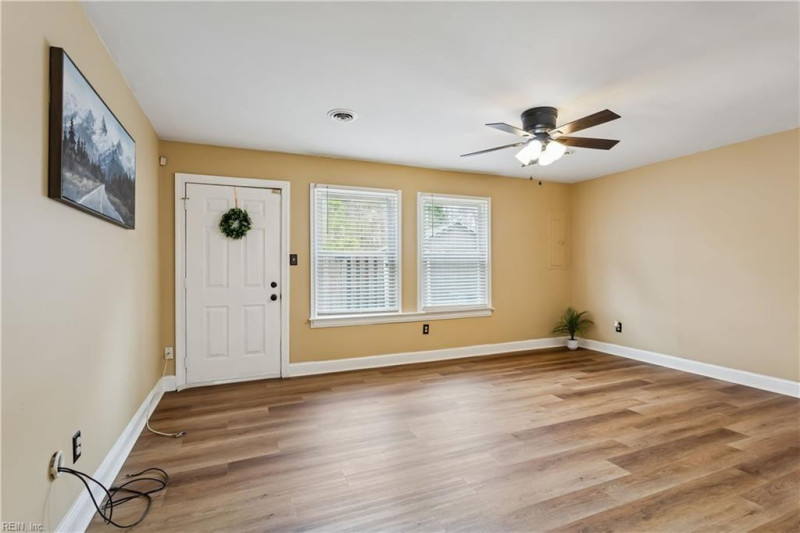 Photo 9 of 33 residential for sale in Portsmouth virginia