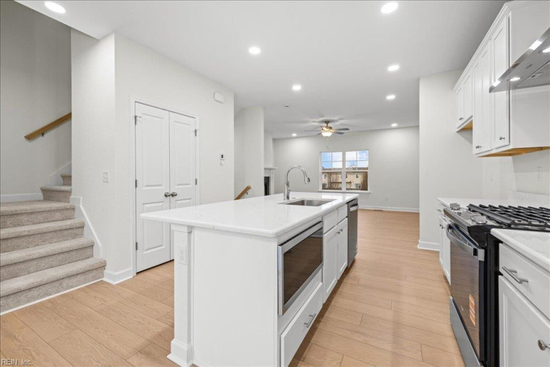 Photo 13 of 40 residential for sale in Virginia Beach virginia