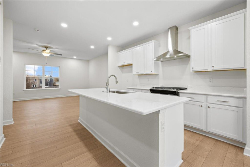 Photo 14 of 40 residential for sale in Virginia Beach virginia