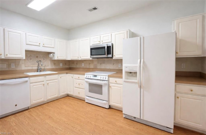 Photo 10 of 21 residential for sale in Virginia Beach virginia