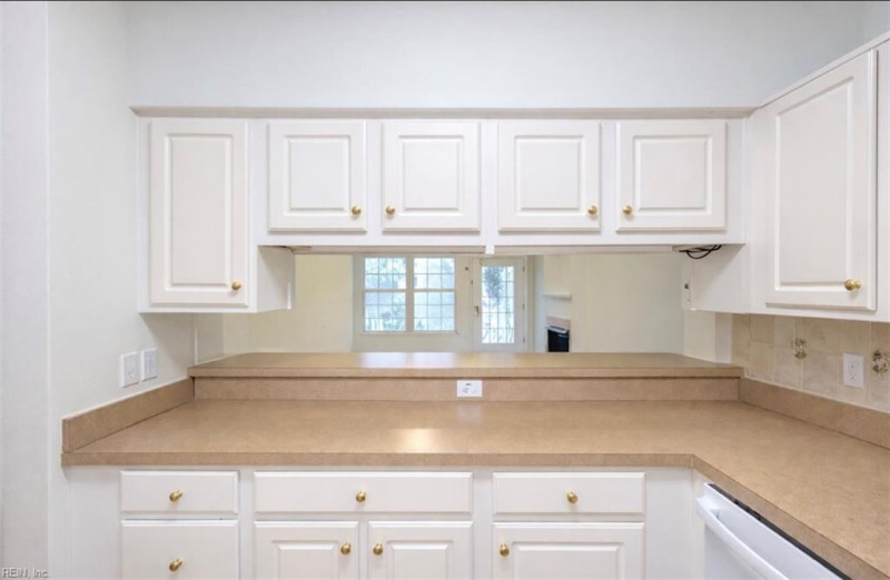 Photo 8 of 21 residential for sale in Virginia Beach virginia